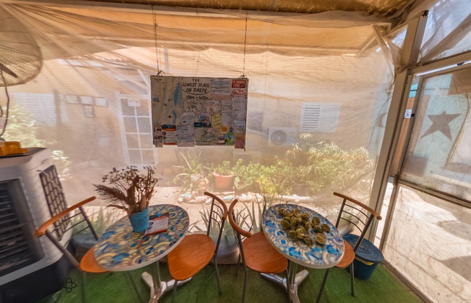 A Private Double Room with Shared Bathroom and Kitchen 8