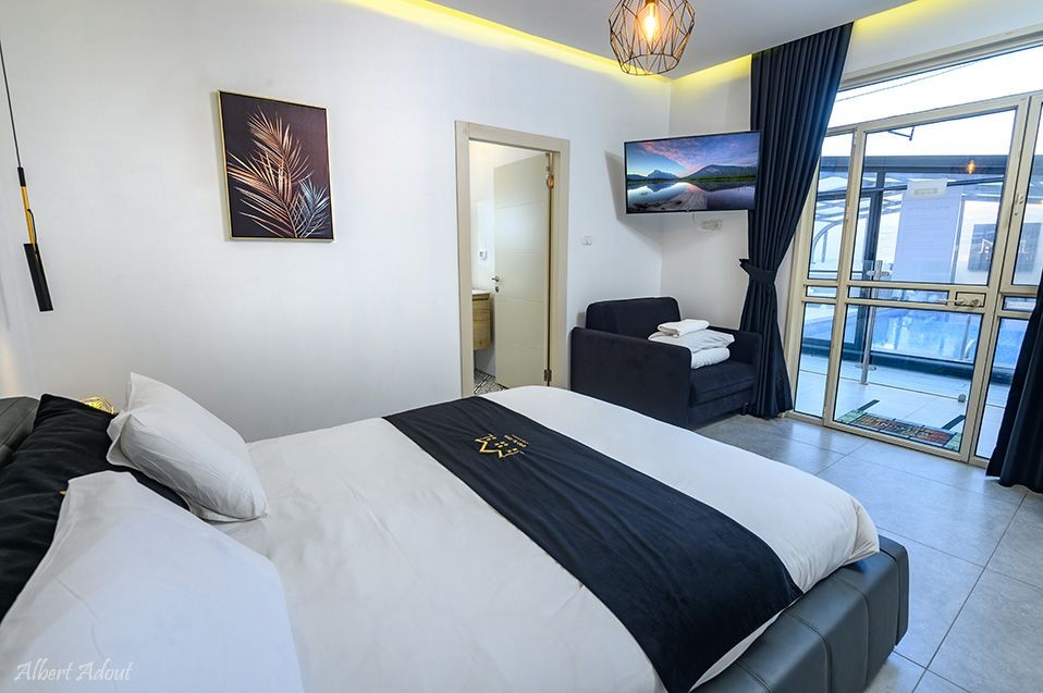 סוויטה על המים 1