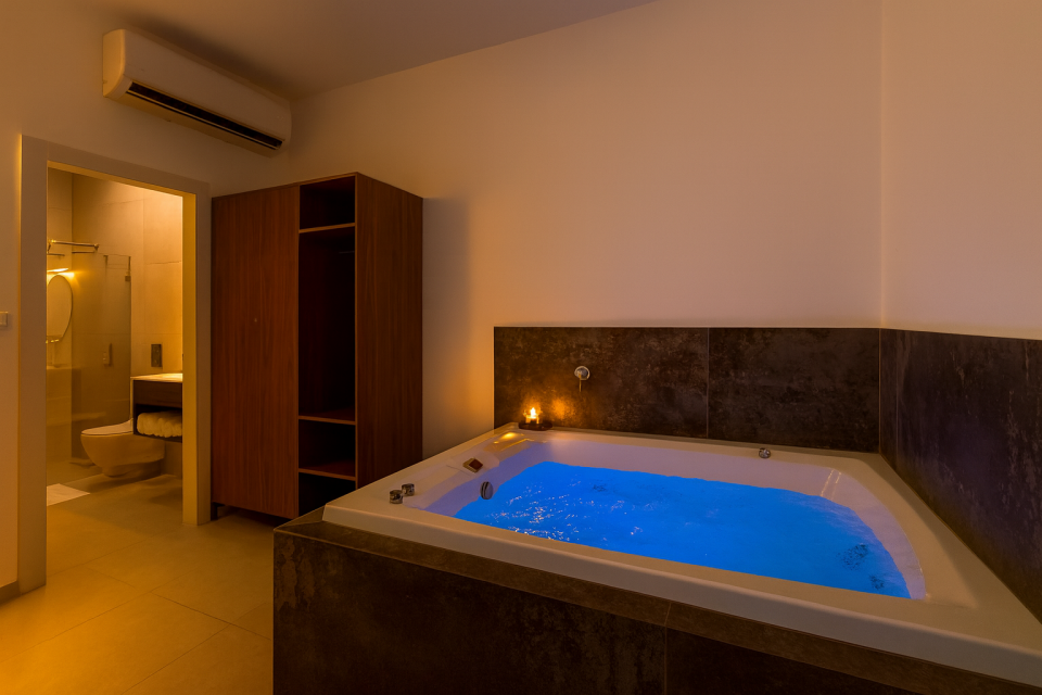 פסגת הגליל - ג'קוזי פנימי 7