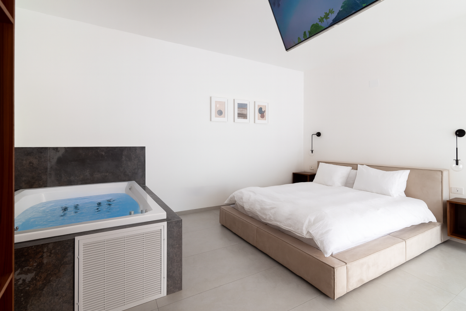 פסגת הגליל - ג'קוזי פנימי 8