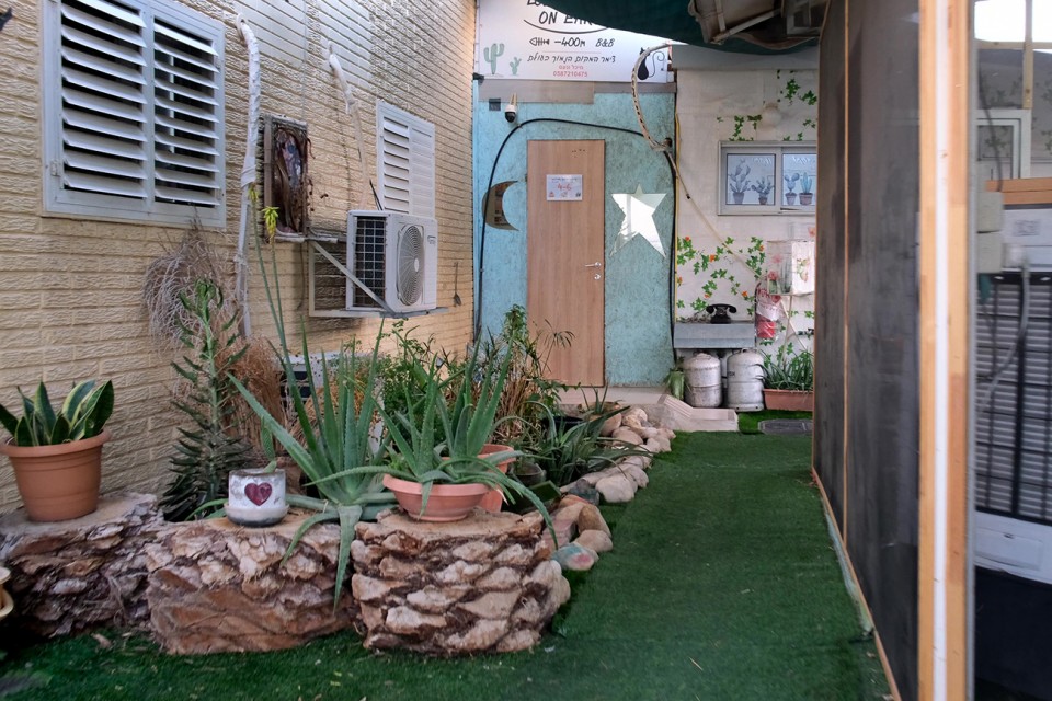 חדר זוגי פרטי 4 - עם מקלחת, מטבח, ושירותים משותפים