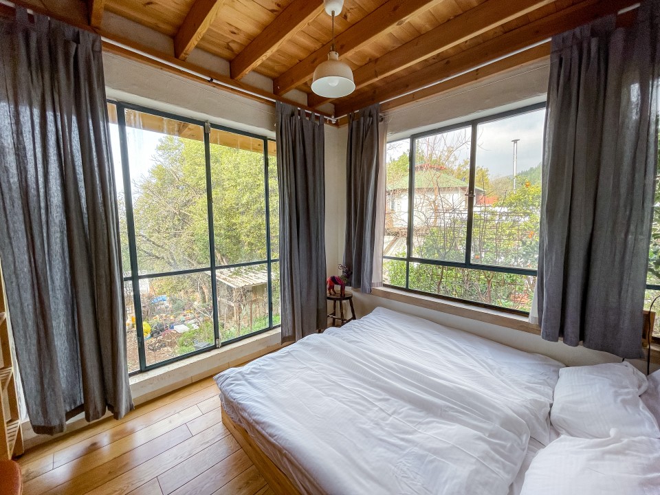 הבית באלונים 6