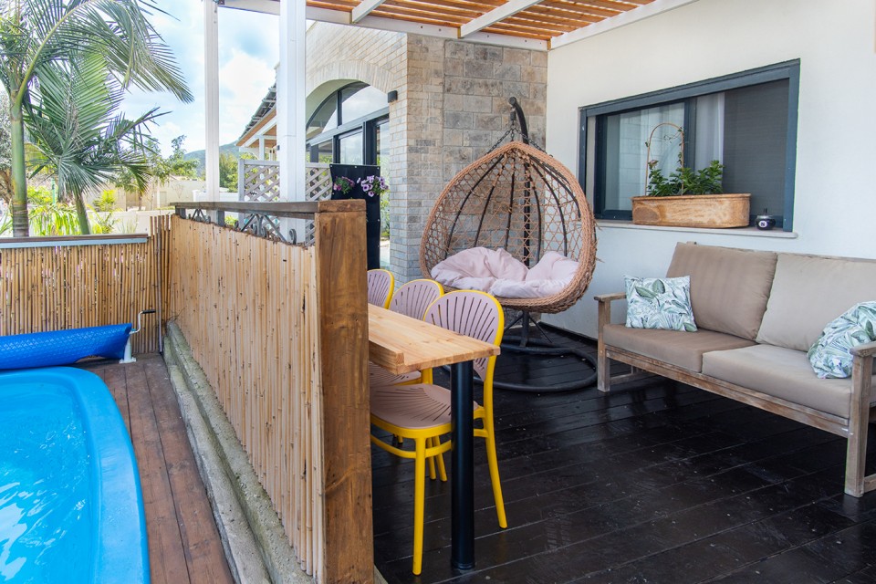 חצר סוויטת נוף העמק