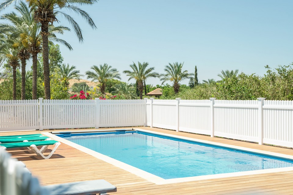 מתחם הבריכה