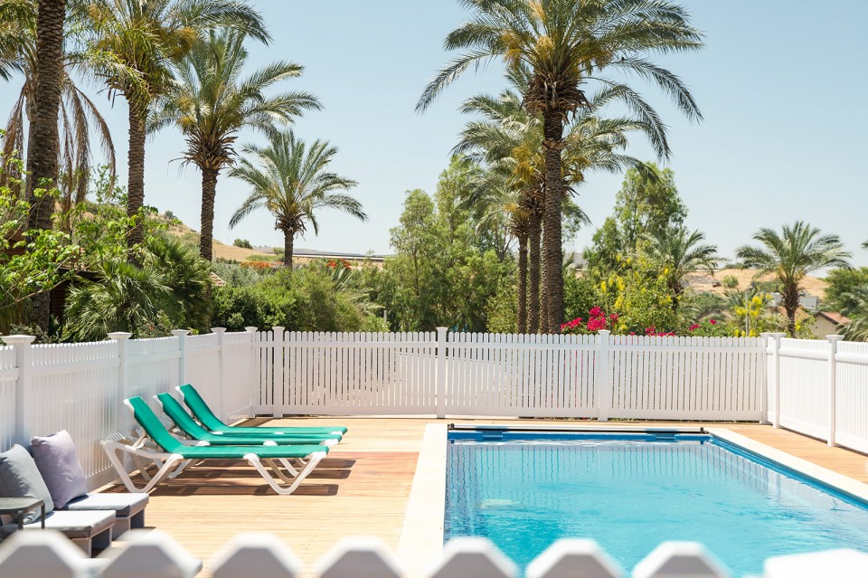 מתחם הבריכה